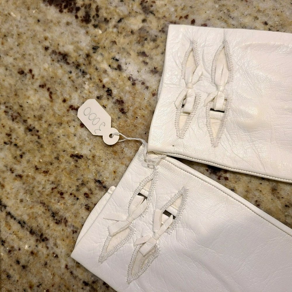 NEW Vintage Ladies White Soft Leather 8.5 " Gloves Size 5 (XS) Cutout Ribbons - Picture 2 of 12